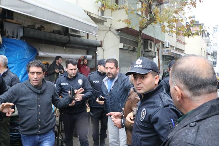 Mersin Adliyesi Önünde Bıçaklı Kavga: 1'i Ağır 3 Yaralı 3