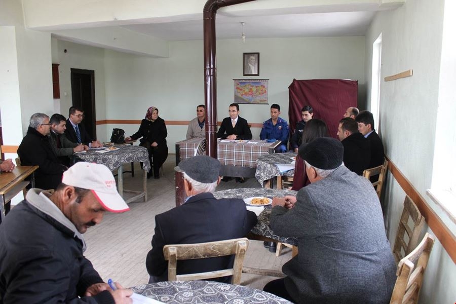 Karaman Ayrancı İlçesi Kaymakamı Köydeki Vatandaşlarla Bir Araya Geldi 1