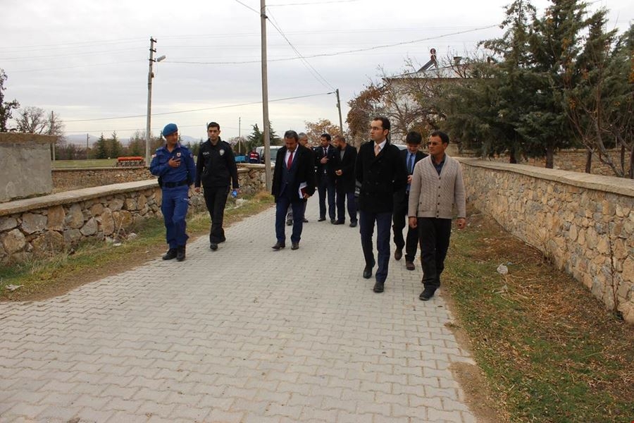 Karaman Ayrancı İlçesi Kaymakamı Köydeki Vatandaşlarla Bir Araya Geldi 3