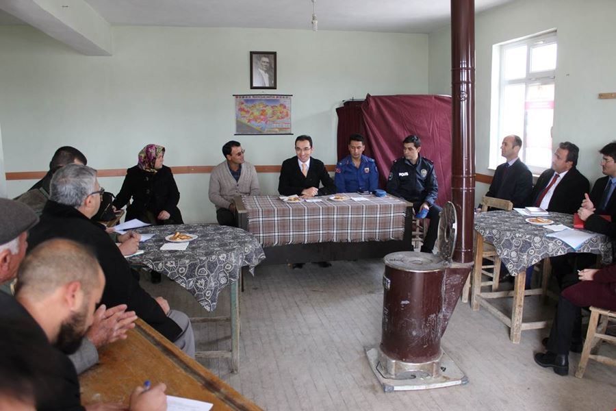 Karaman Ayrancı İlçesi Kaymakamı Köydeki Vatandaşlarla Bir Araya Geldi 5