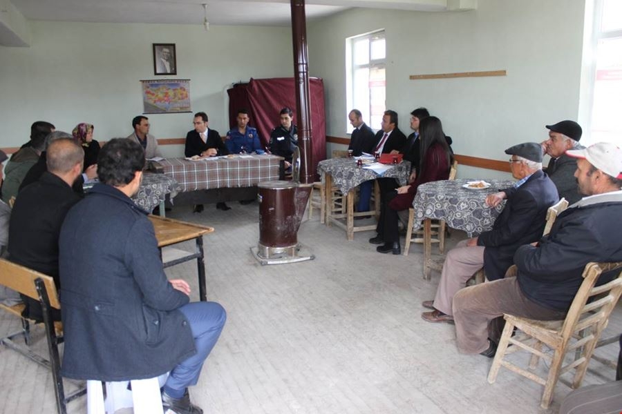 Karaman Ayrancı İlçesi Kaymakamı Köydeki Vatandaşlarla Bir Araya Geldi 7