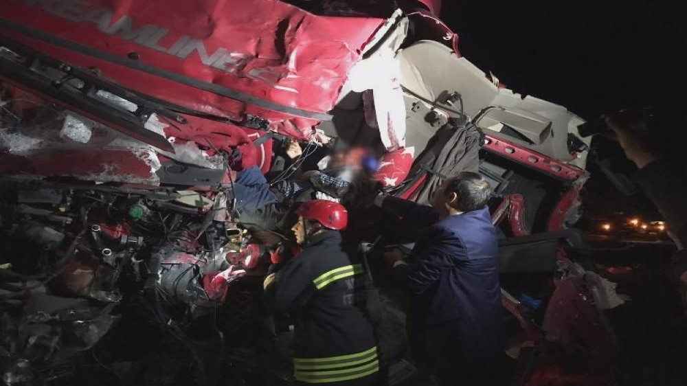 Konya'da Tırın Kabinine Sıkışan Sürücünün Zor Anları 2