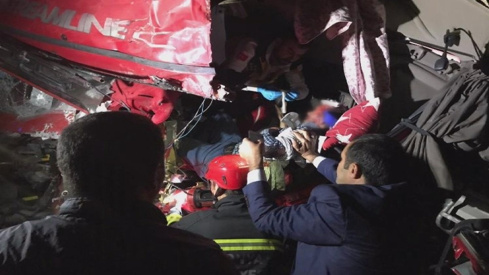 Konya'da Tırın Kabinine Sıkışan Sürücünün Zor Anları 3