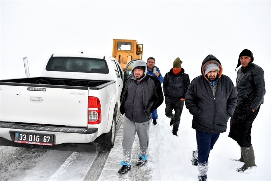 Mersin-Karaman Sınırında Mahsur Kalan Suriyeliler 9 Saat Sonra Kurtarıld 3