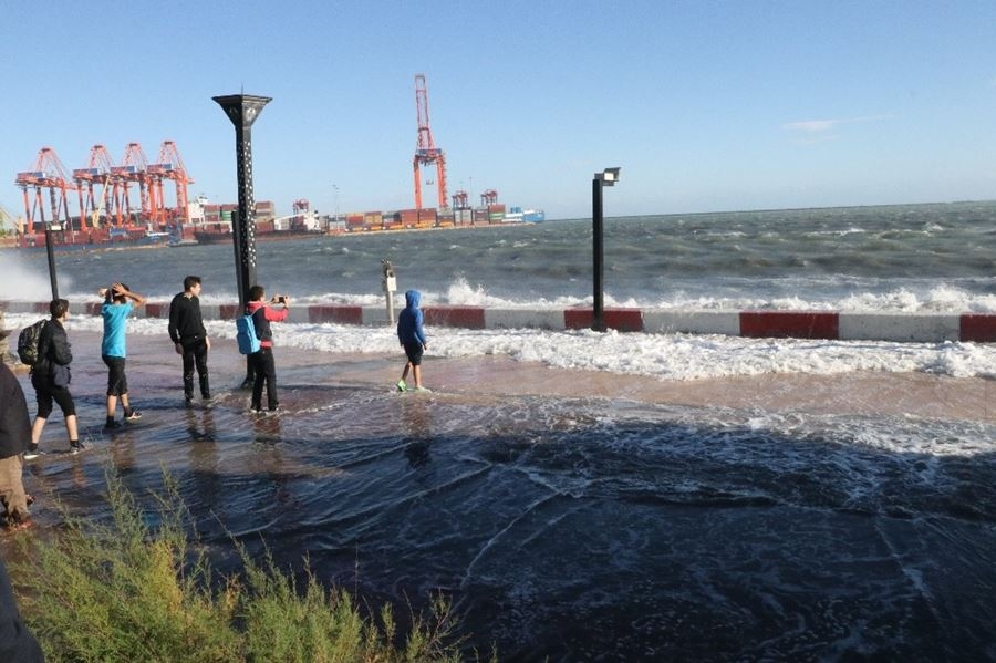 Mersin’de Dev Dalgalar Korkuttu 10