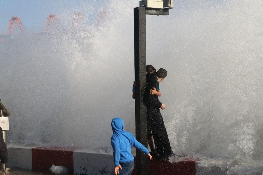 Mersin’de Dev Dalgalar Korkuttu 9
