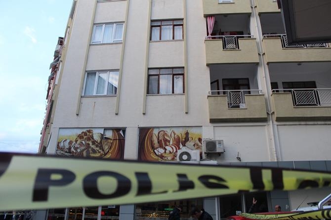 Antalya'da silahlı ve sopalı kavga: 2 yaralı 1