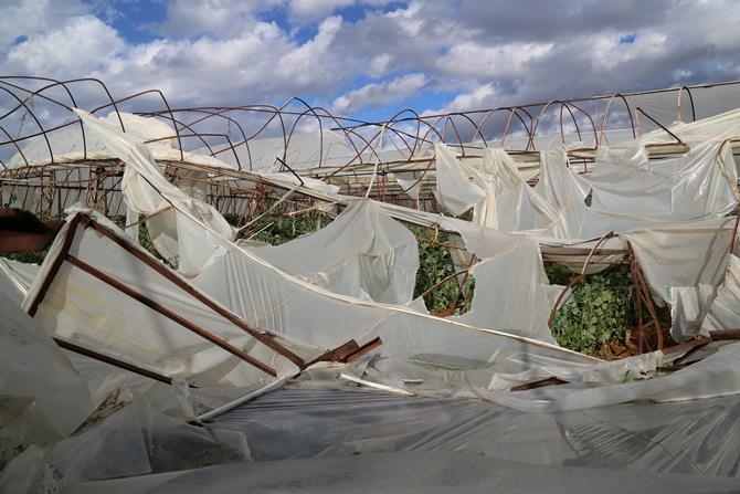 Antalya'da Hortum Seraları Vurdu 2