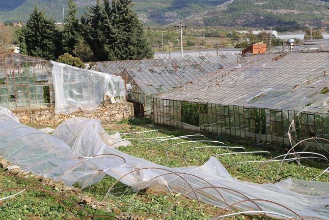 Antalya'da Hortum Seraları Vurdu 4