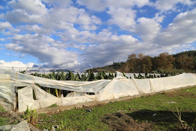Antalya'da Hortum Seraları Vurdu 9