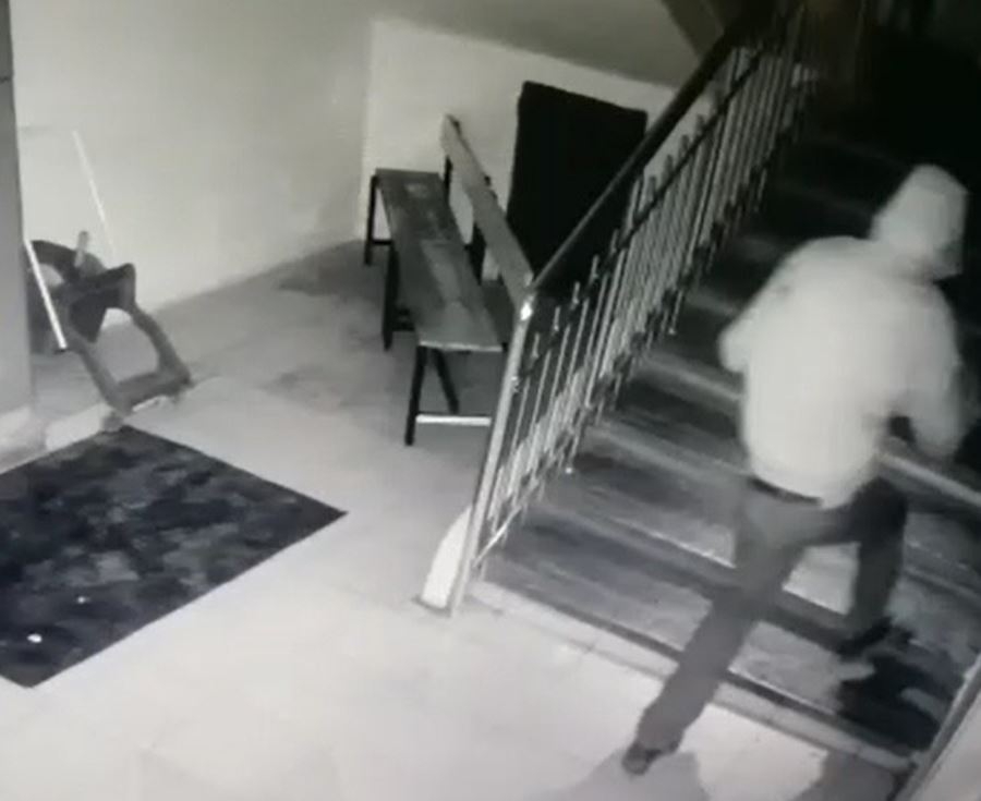 Konya'da Okul Sıralarının Tahtalarını Kırıp Demirlerini Çaldı 3