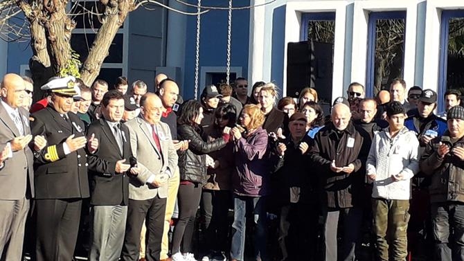 Göz Yaşlarıyla Babalarını Uğurladılar 10