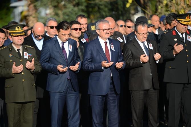 Göz Yaşlarıyla Babalarını Uğurladılar 4