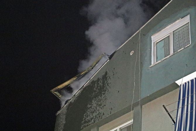 Ziyarete Gittigi Kardeşinin Evinin Çatısını Alev Aldı 1