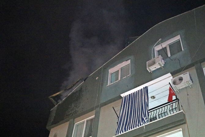 Ziyarete Gittigi Kardeşinin Evinin Çatısını Alev Aldı 3