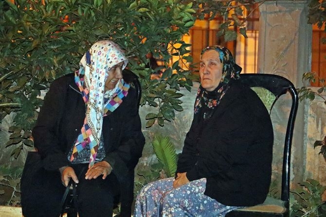 Ziyarete Gittigi Kardeşinin Evinin Çatısını Alev Aldı 4