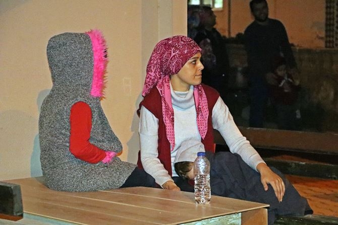 Ziyarete Gittigi Kardeşinin Evinin Çatısını Alev Aldı 7