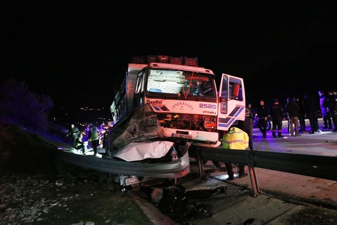 Adana-Mersin Yolunda Yardım İçin Duran Polis Aracına Kamyon Çarptı 5
