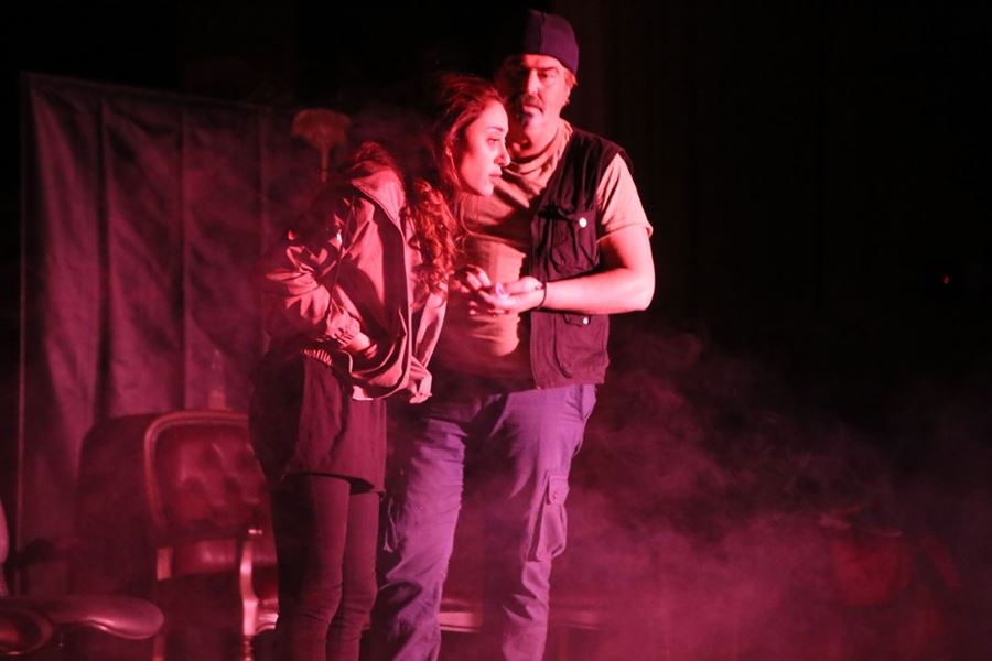 Karaman'da 'Pembe Aslında Siyahtır' Tiyatro Oyunu Sahnelendi 4