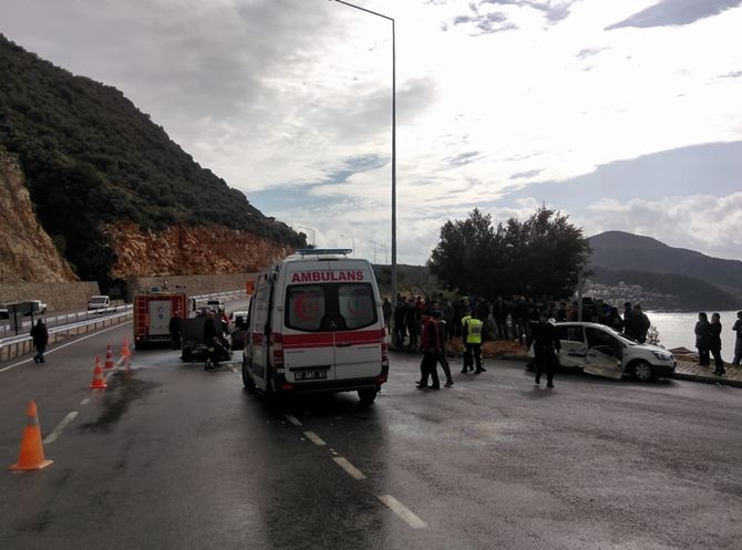 Antalya'da Trafik Kazası: 6 yaralı 1