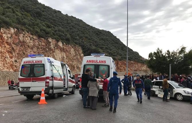 Antalya'da Trafik Kazası: 6 yaralı 3