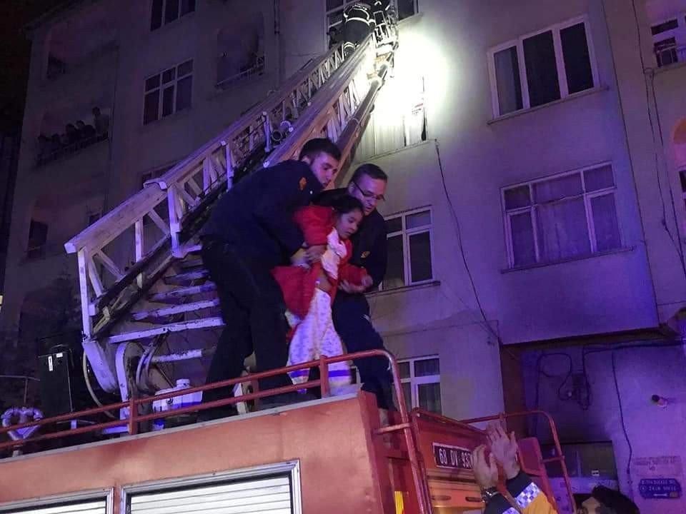 Aksaray’da Korkutan Yangın: 32 Kişi Mahsur Kaldı 1