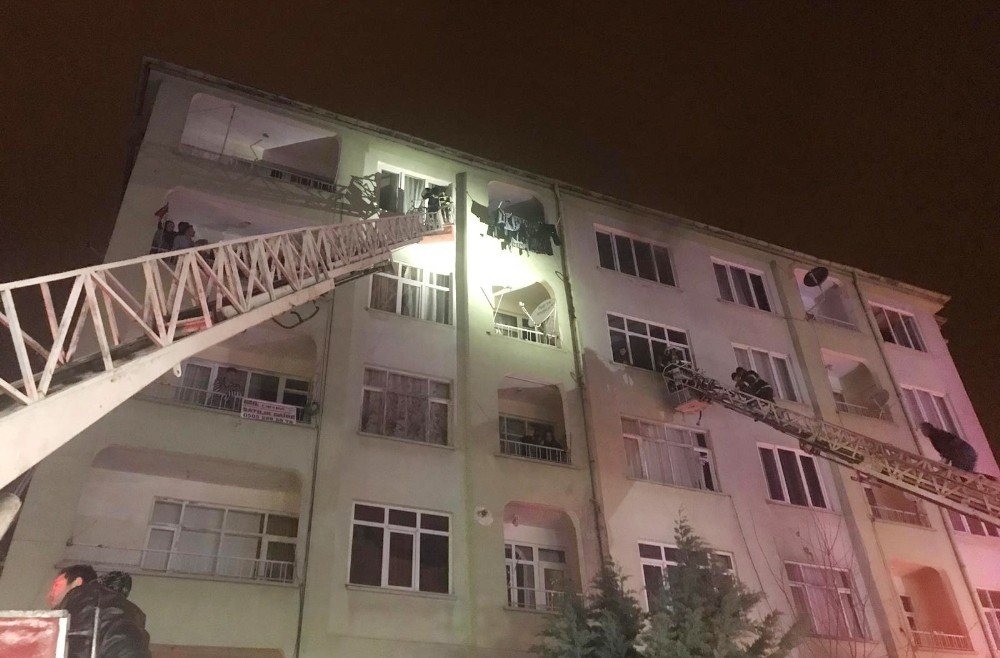 Aksaray’da Korkutan Yangın: 32 Kişi Mahsur Kaldı 10
