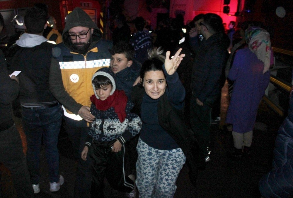 Aksaray’da Korkutan Yangın: 32 Kişi Mahsur Kaldı 4