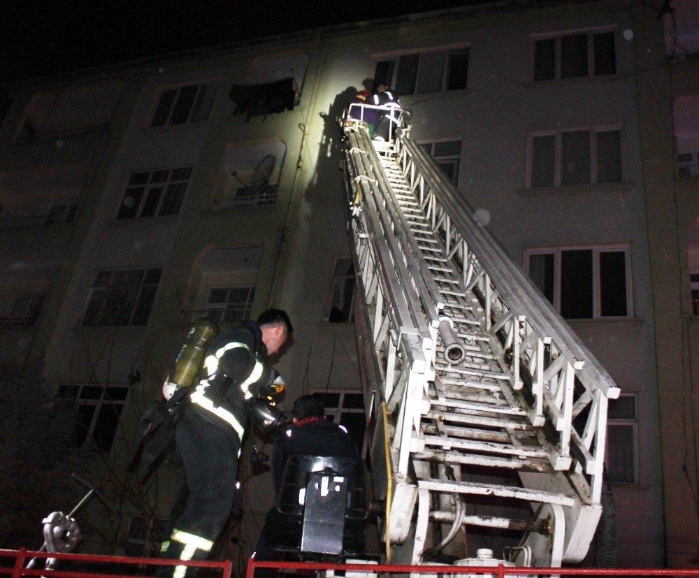 Aksaray’da Korkutan Yangın: 32 Kişi Mahsur Kaldı 5