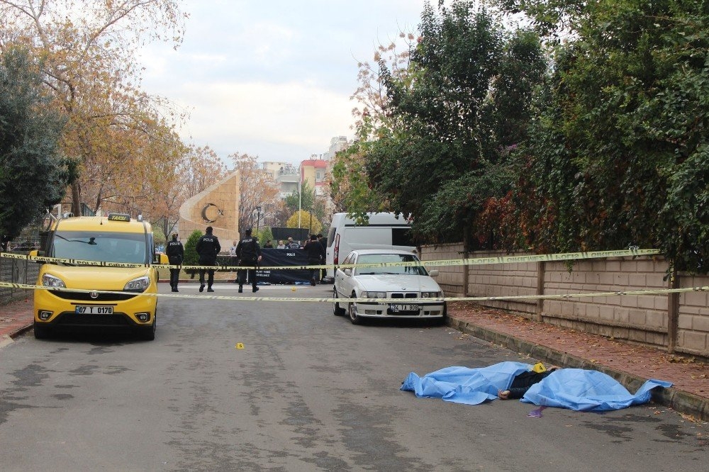 Antalya’da Pompalı Tüfekle Nişanlısını Öldüren Genç İntihar Etti 1
