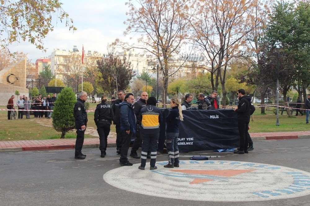 Antalya’da Pompalı Tüfekle Nişanlısını Öldüren Genç İntihar Etti 5