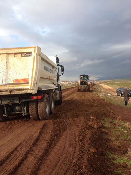 Karaman'da Köy Yollarındaki Kumlama Çalışmaları Devam Ediyor 7