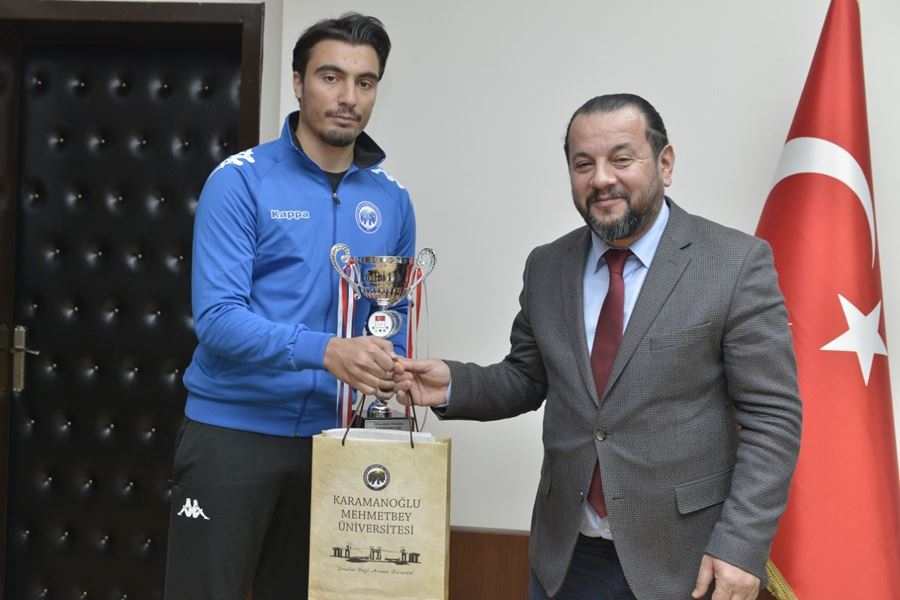 Antalya'da Düzenlenen Müsabakalardan Kupa İle Dönen KMÜ öğrencilerini Me 5