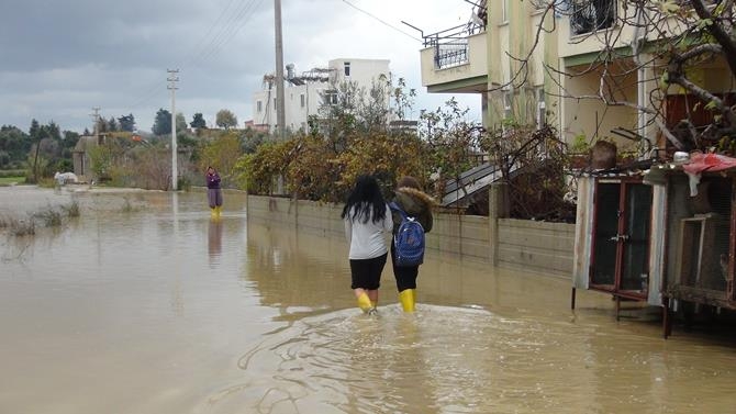 Manavgat’ta Yağmur Sebebiyle Dere Ve Kanallar Taştı 8