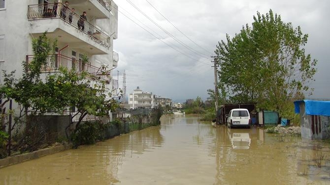 Manavgat’ta Yağmur Sebebiyle Dere Ve Kanallar Taştı 9