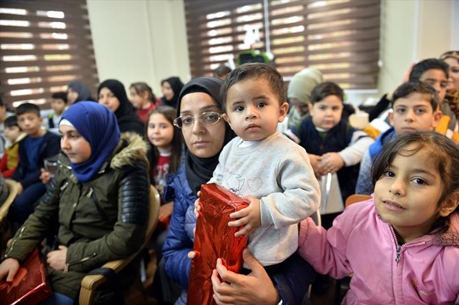 Suriyeli Yetim Çocuklara "Göçmenler Günü" Sürprizi 3