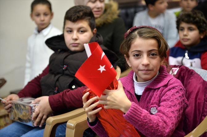 Suriyeli Yetim Çocuklara "Göçmenler Günü" Sürprizi 5