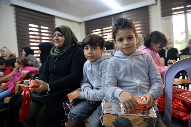 Suriyeli Yetim Çocuklara "Göçmenler Günü" Sürprizi 6