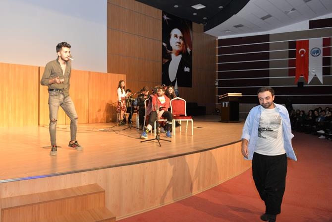 KMÜ'de 'Mevzuathane' Tiyatro Gösterimi Sahne Aldı 2