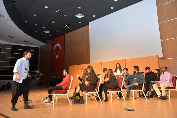 KMÜ'de 'Mevzuathane' Tiyatro Gösterimi Sahne Aldı 4
