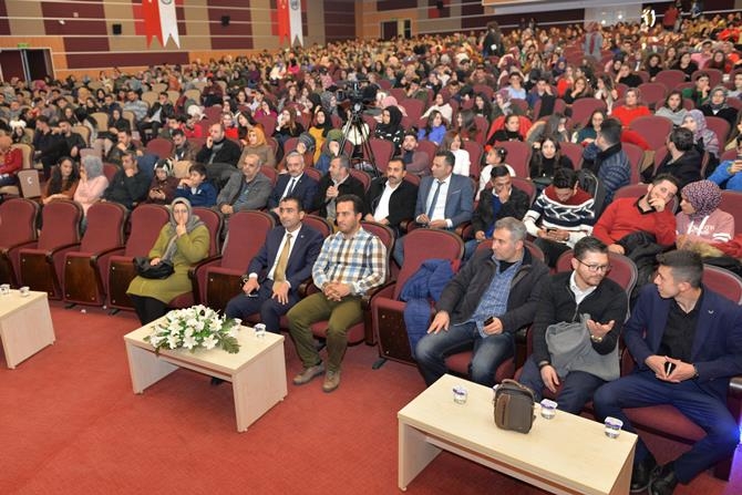 KMÜ'de 'Mevzuathane' Tiyatro Gösterimi Sahne Aldı 8