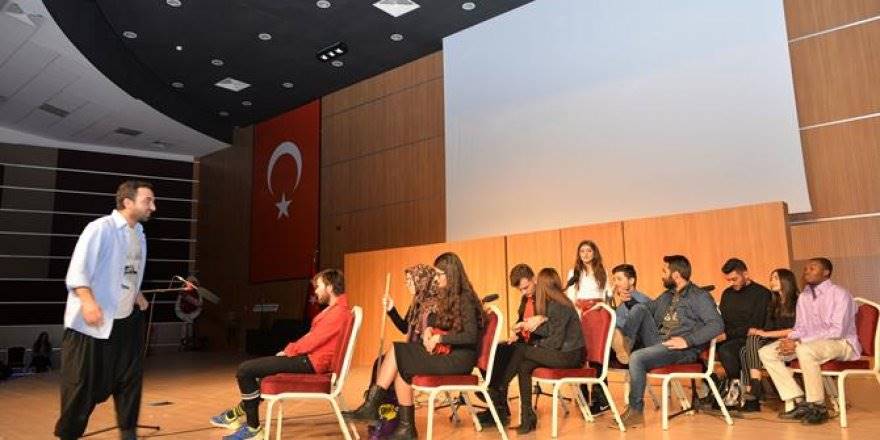 KMÜ'de 'Mevzuathane' Tiyatro Gösterimi Sahne Aldı