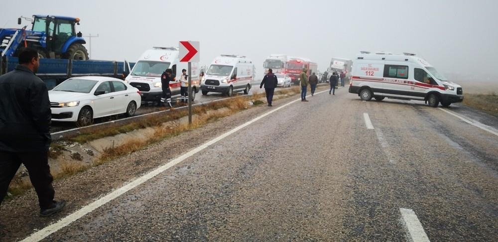 Aksaray’da Sisli Havada 10 Araç Birbirine Girdi: 2 Yaralı 12