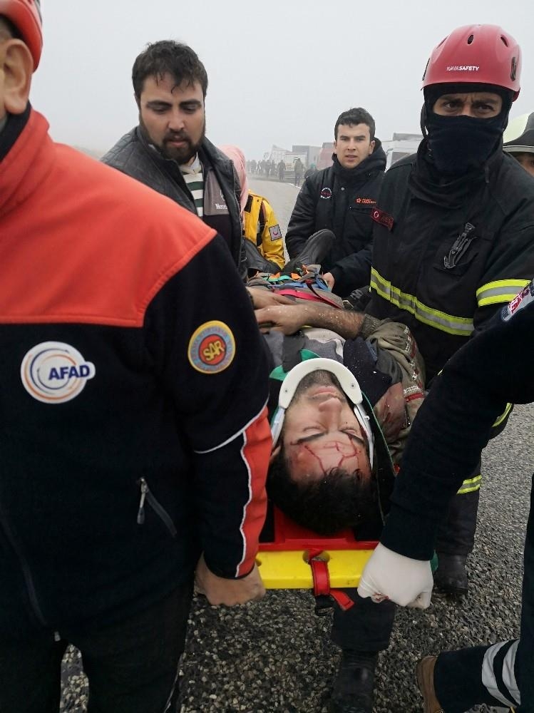 Aksaray’da Sisli Havada 10 Araç Birbirine Girdi: 2 Yaralı 13