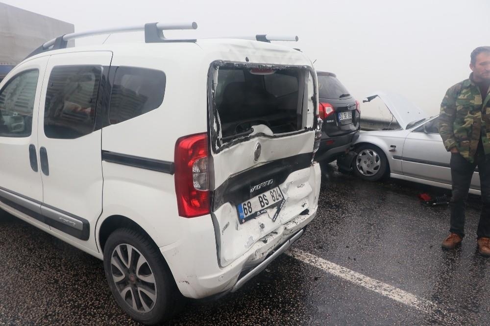 Aksaray’da Sisli Havada 10 Araç Birbirine Girdi: 2 Yaralı 3