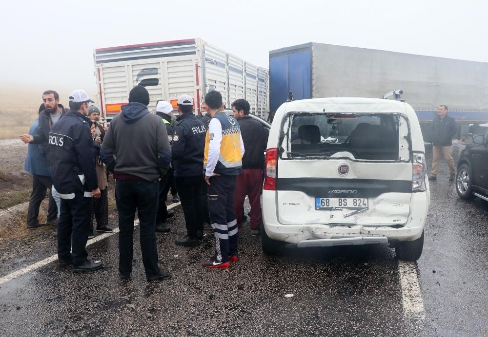 Aksaray’da Sisli Havada 10 Araç Birbirine Girdi: 2 Yaralı 7