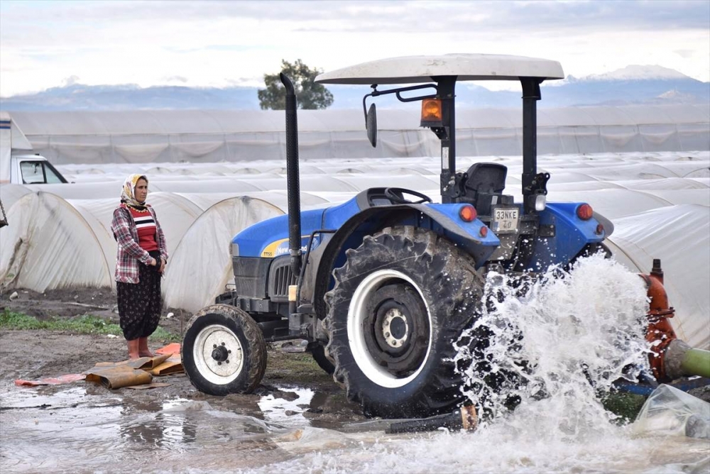 Mersin'de Su Basan Tarlalarda Yaralar Sarılmaya Çalışılıyor 28