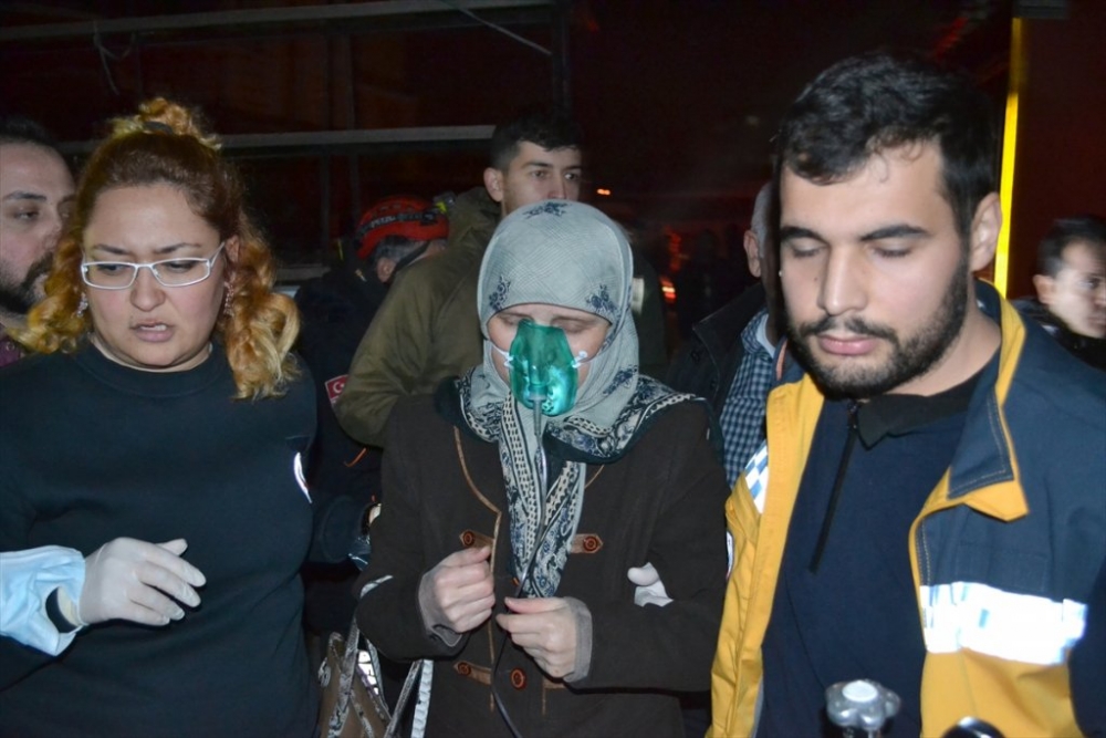 Aksaray'da Yangında Mahsur Kalanları İtfaiye Ekipleri Kurtardı 2