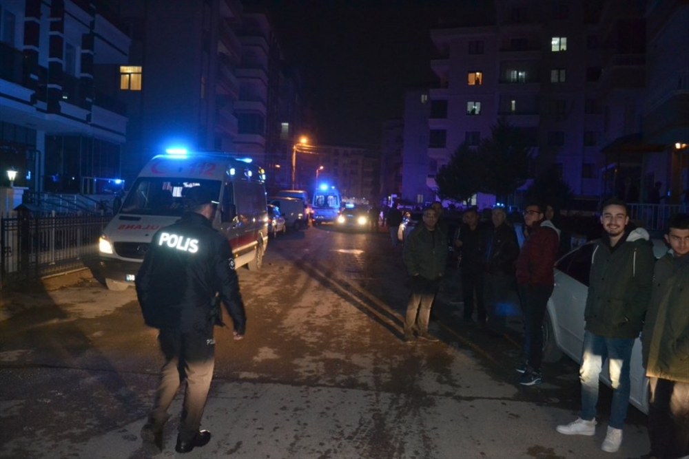 Aksaray'da Yangında Mahsur Kalanları İtfaiye Ekipleri Kurtardı 3