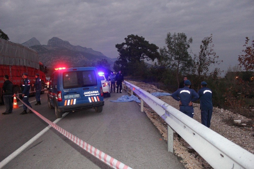 Antalya’da Motosikletli Gencin Feci Ölümü 1